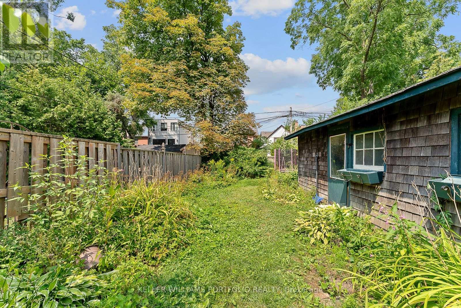 Photo 32 of 136 St Clements Avenue, Toronto ON