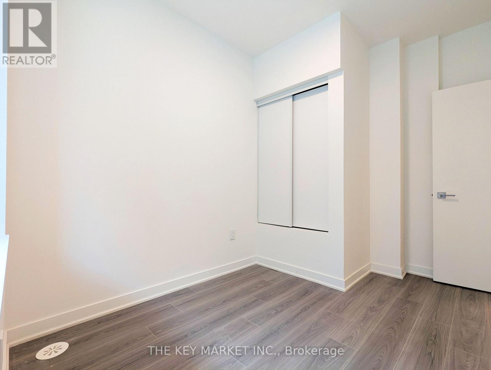 Photo 7 of 74 71 Curlew Drive, Toronto ON