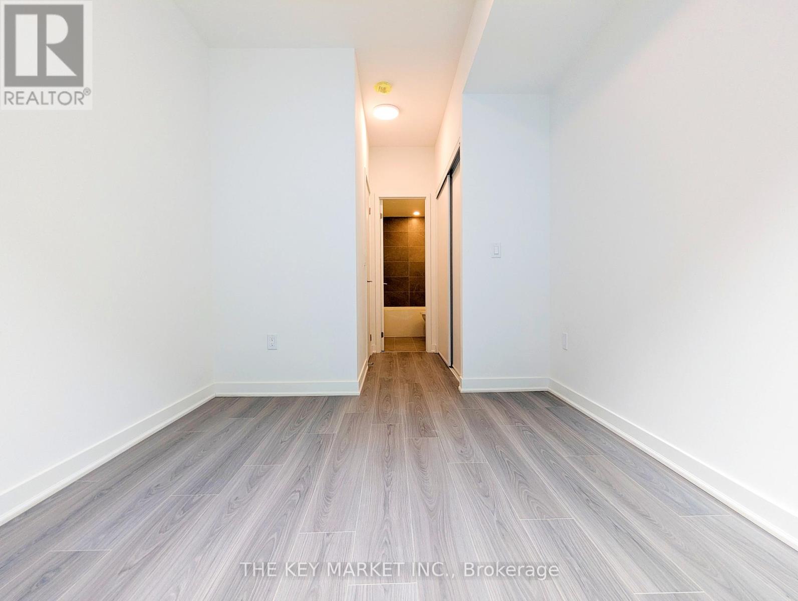 Photo 9 of 74 71 Curlew Drive, Toronto ON