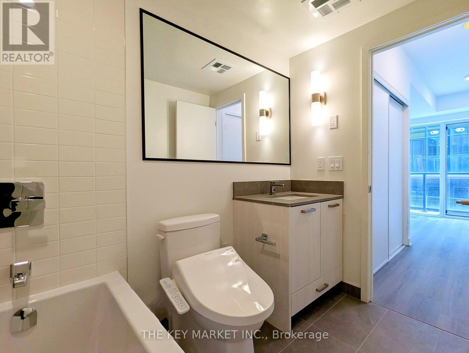 Photo 4 of 74 71 Curlew Drive, Toronto ON