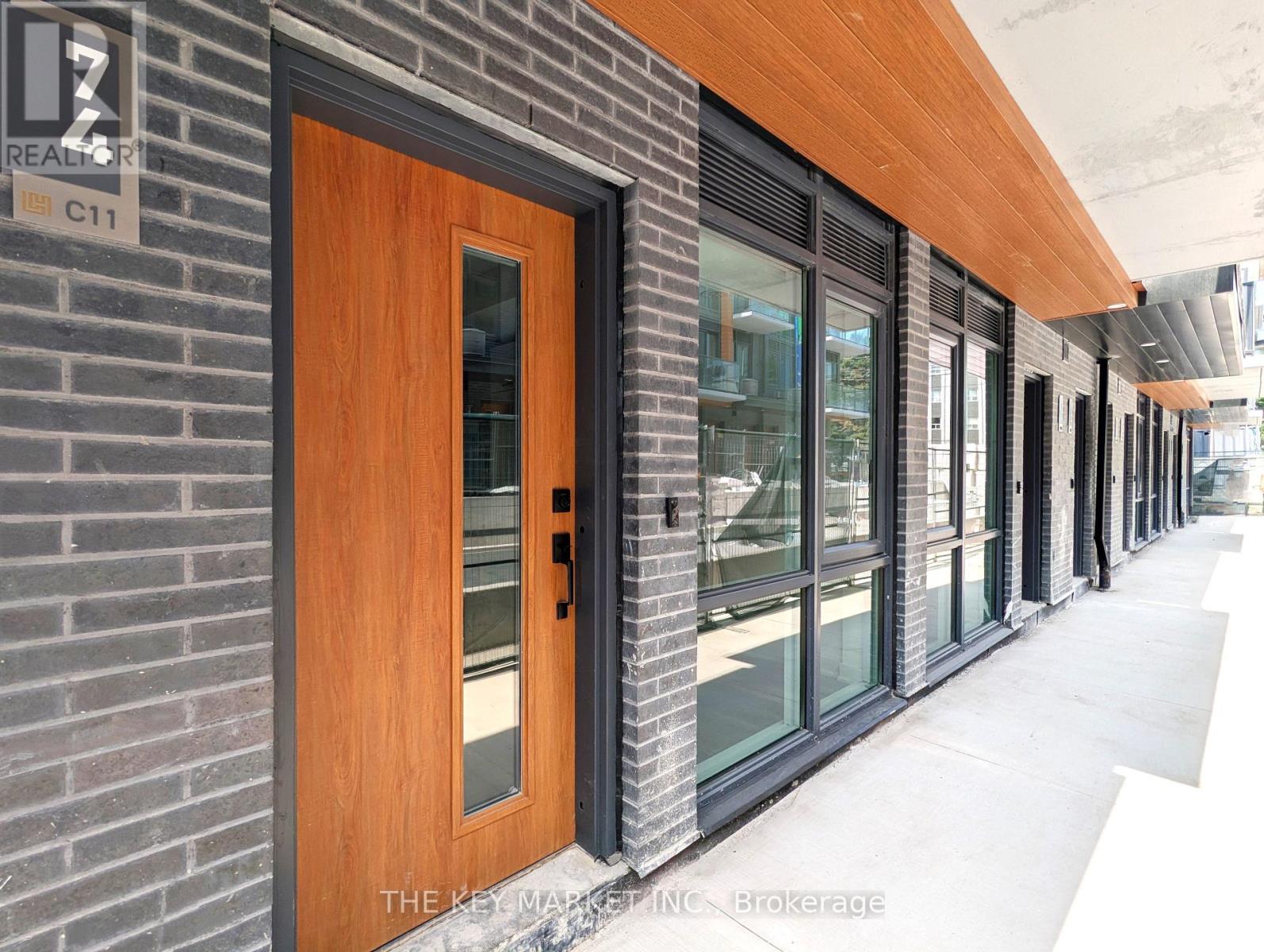 Photo 2 of 74 71 Curlew Drive, Toronto ON
