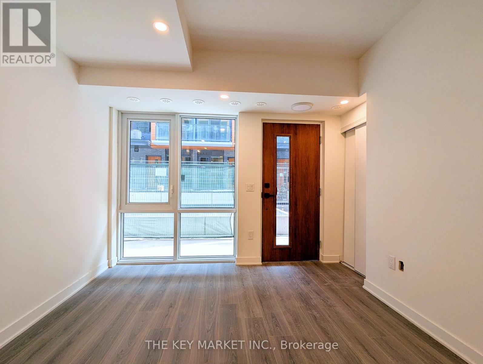 Photo 27 of 74 71 Curlew Drive, Toronto ON