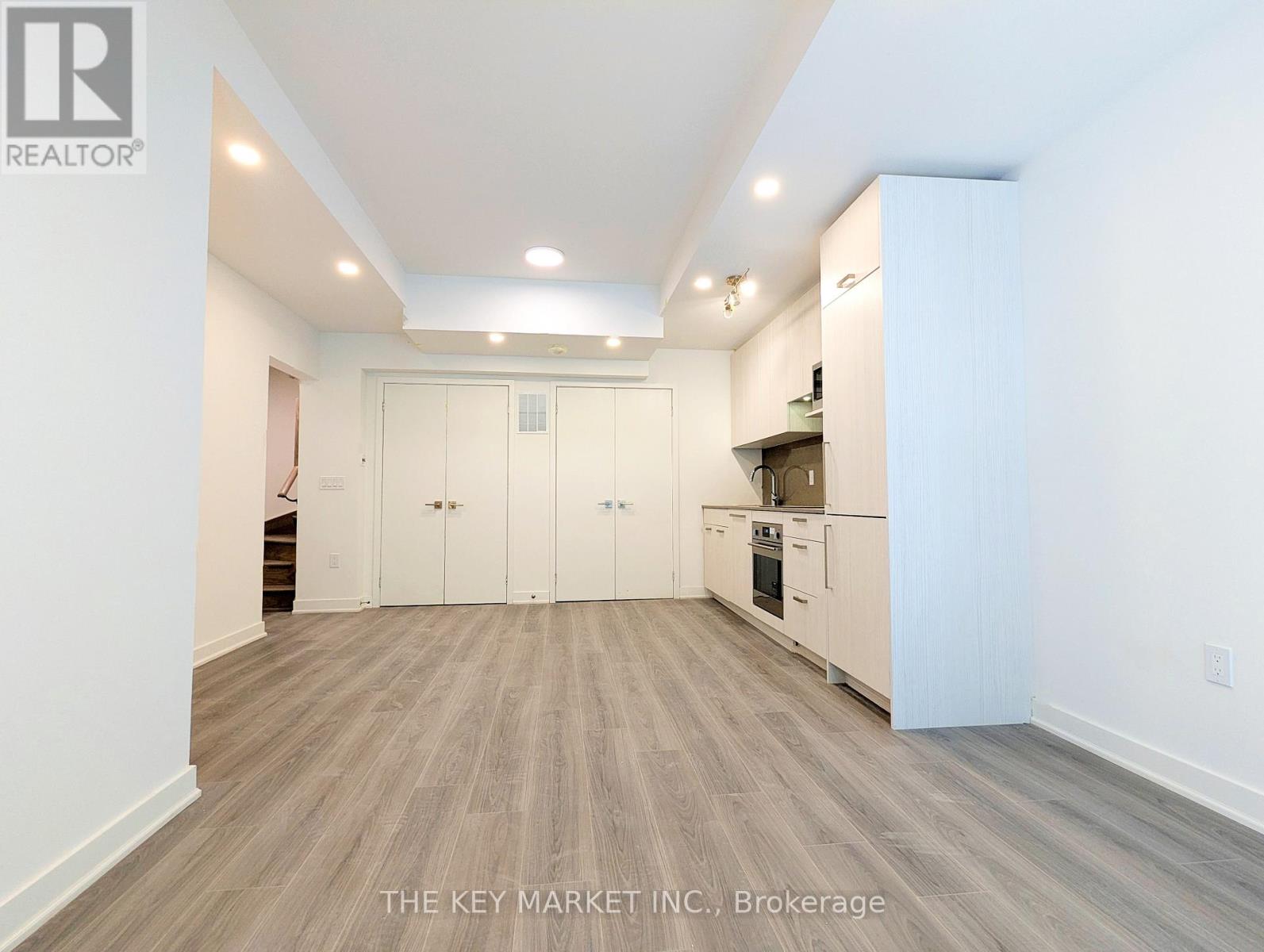 Photo 3 of 74 71 Curlew Drive, Toronto ON