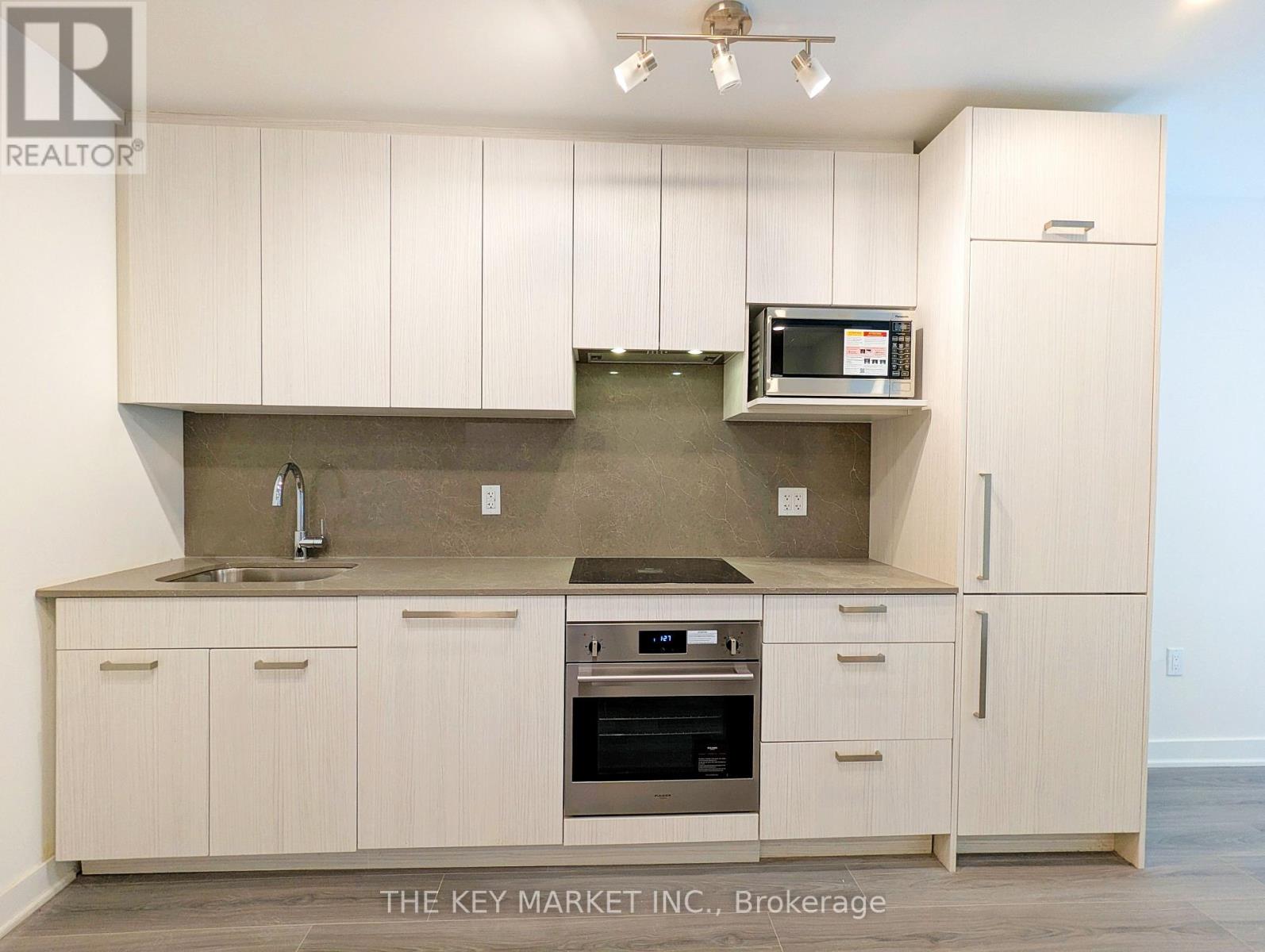 Photo 23 of 74 71 Curlew Drive, Toronto ON
