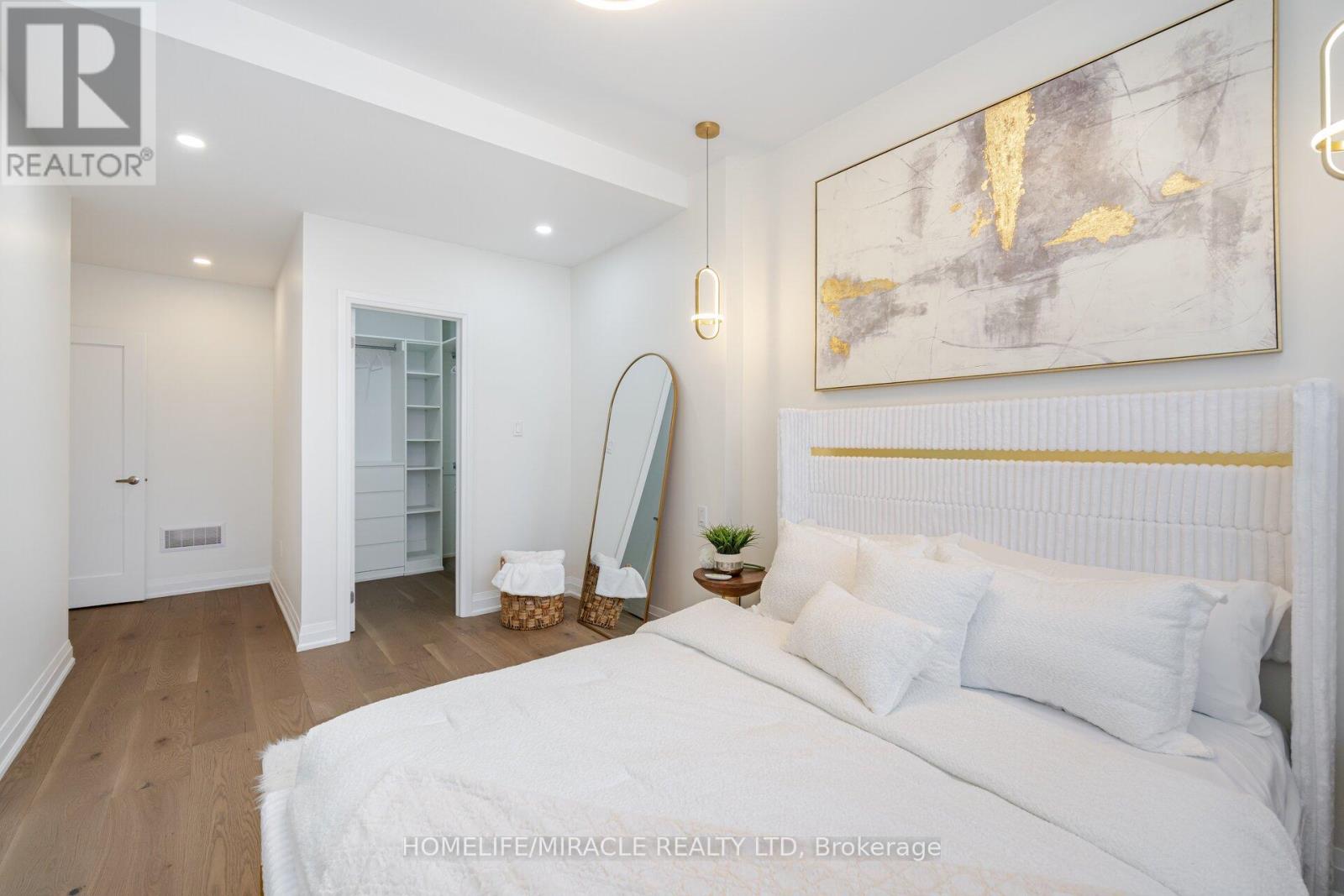 Photo 12 of 388 Oakwood Avenue, Toronto ON