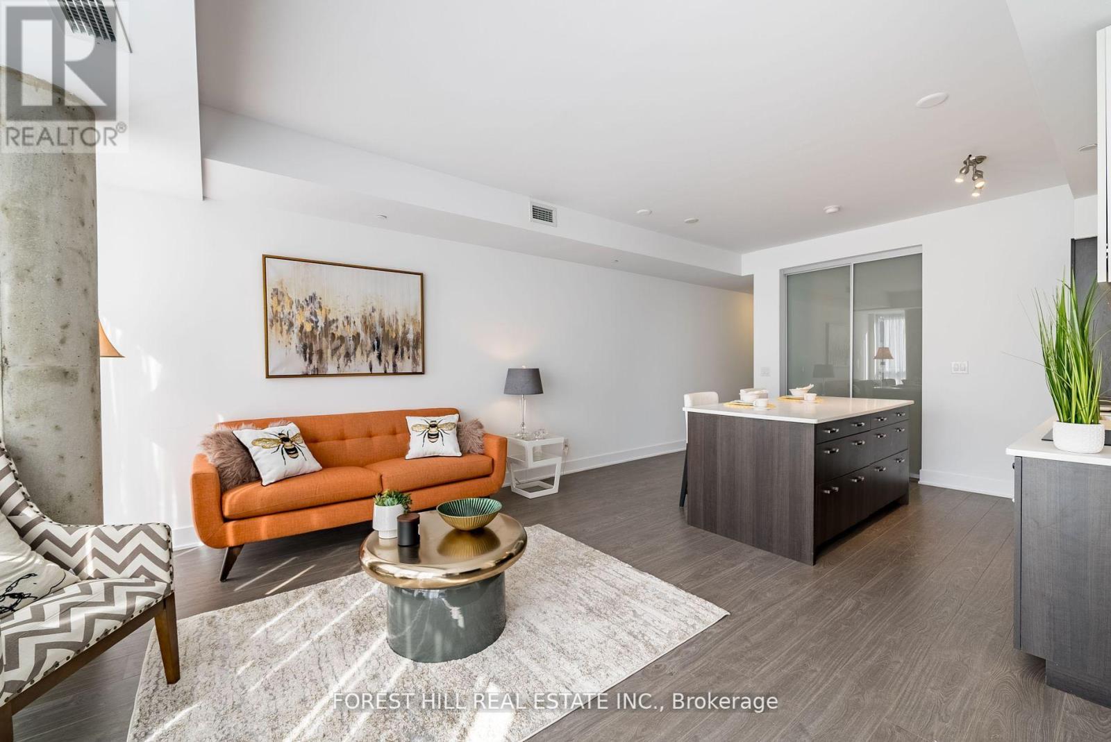 Photo 2 of 802 508 Wellington Street, Toronto ON