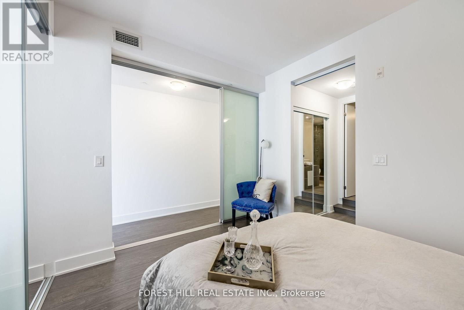 Photo 3 of 802 508 Wellington Street, Toronto ON