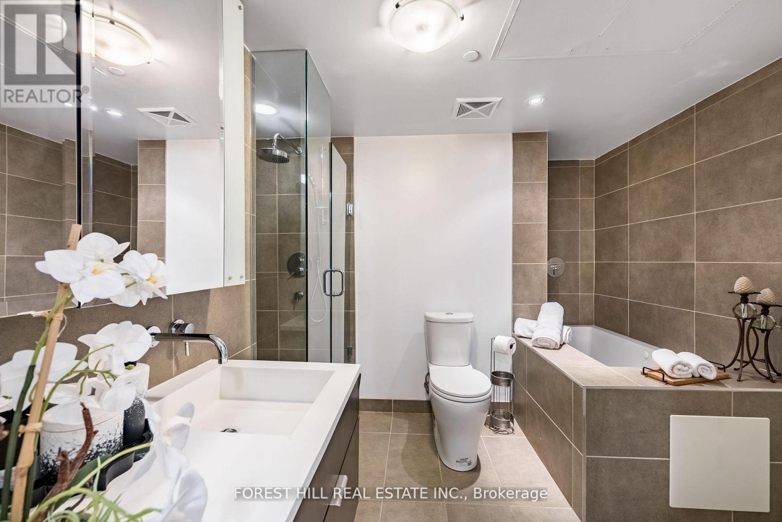 Photo 17 of 802 508 Wellington Street, Toronto ON