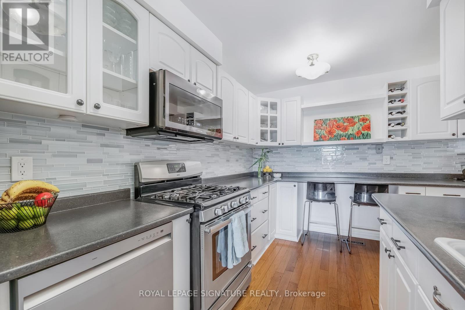 Photo 12 of 66 Springhouse Square, Toronto ON