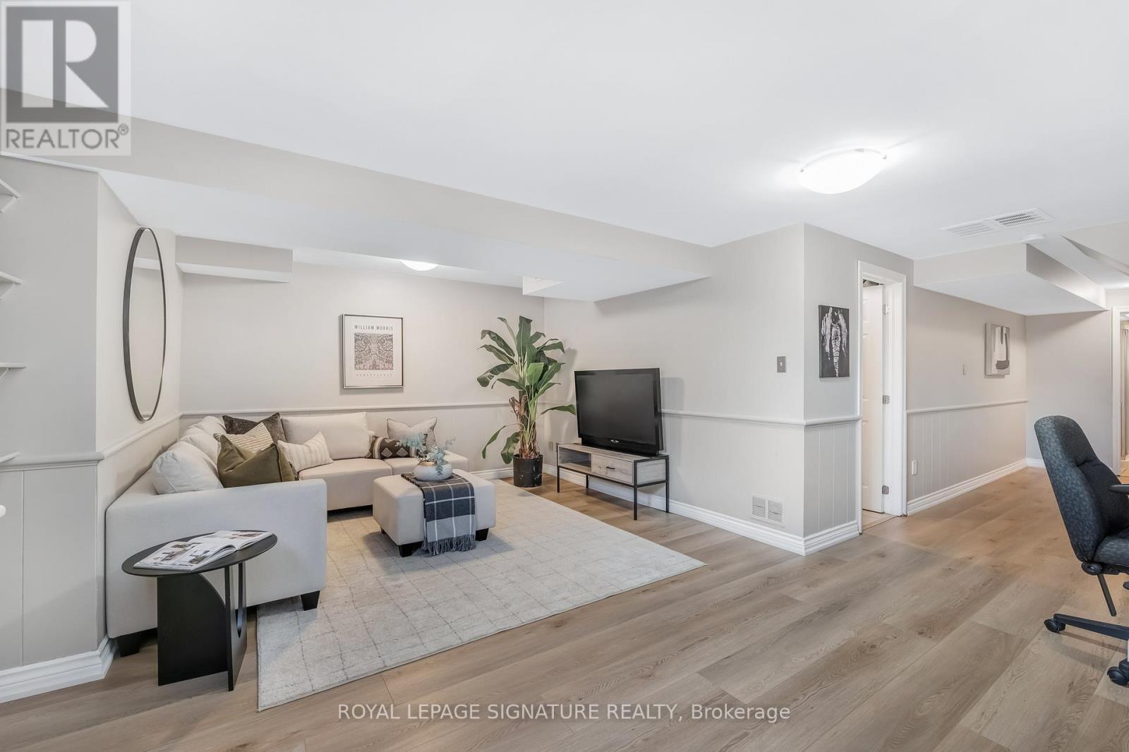 Photo 8 of 66 Springhouse Square, Toronto ON