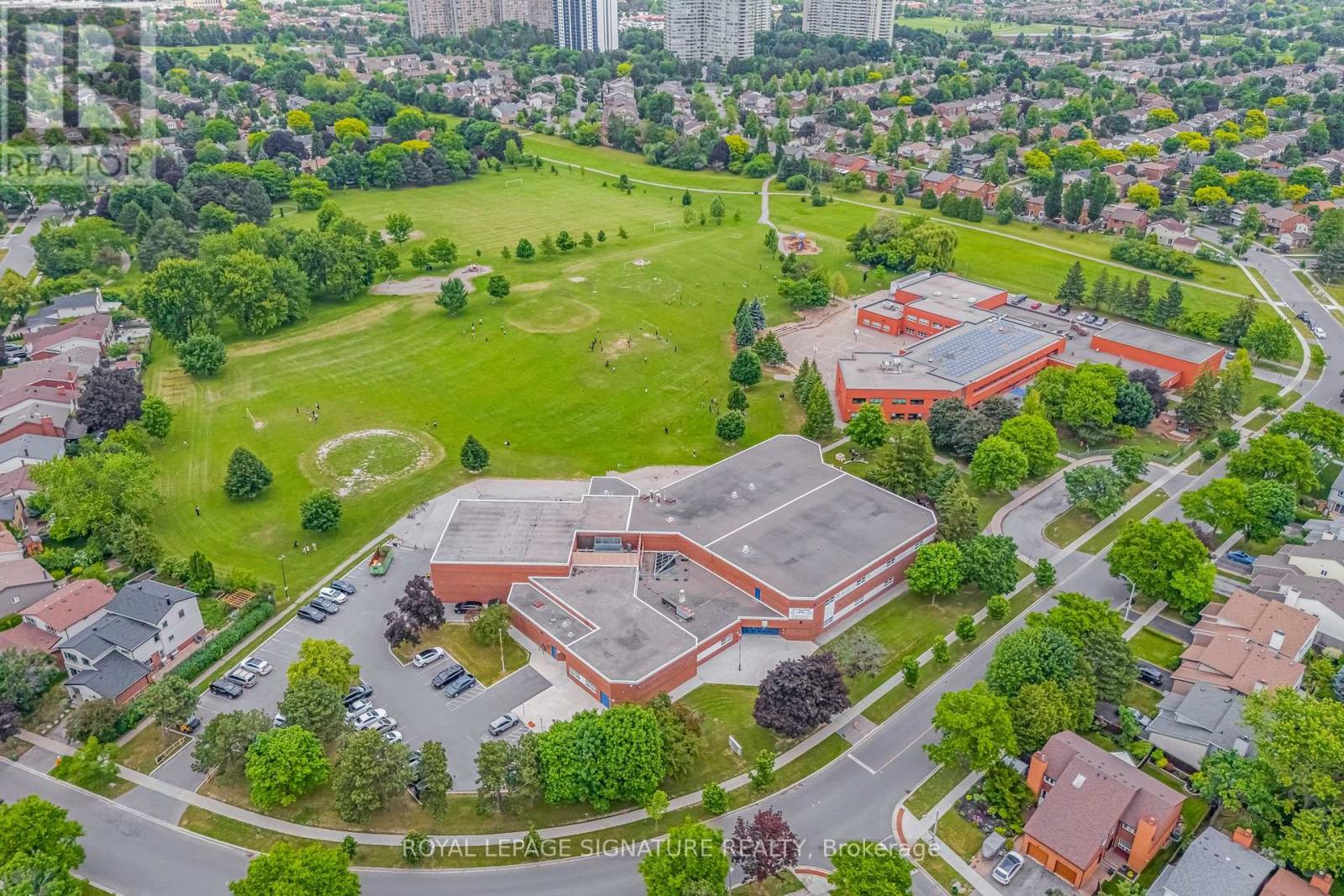 Photo 19 of 66 Springhouse Square, Toronto ON