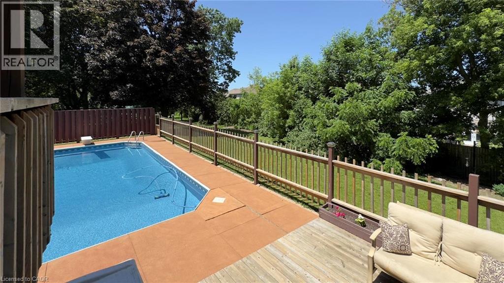 Photo 4 of 1061 Henry Street, Wellesley ON