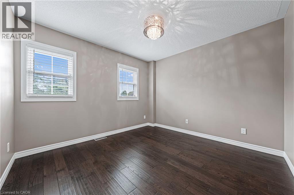 Photo 11 of 163 Glenvalley Drive, Cambridge ON