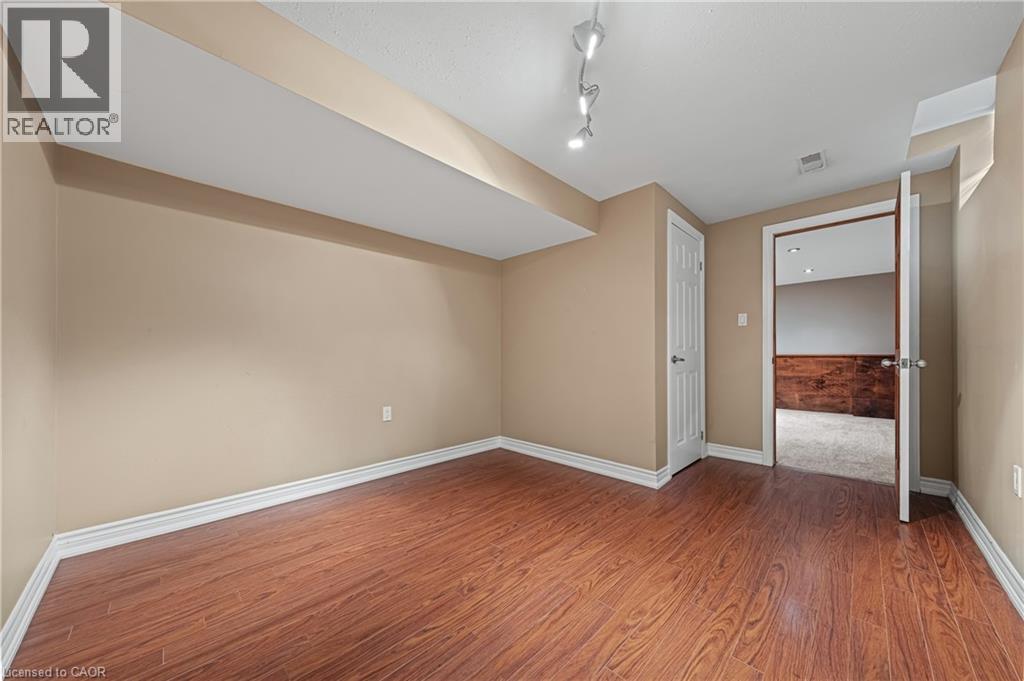 Photo 17 of 163 Glenvalley Drive, Cambridge ON