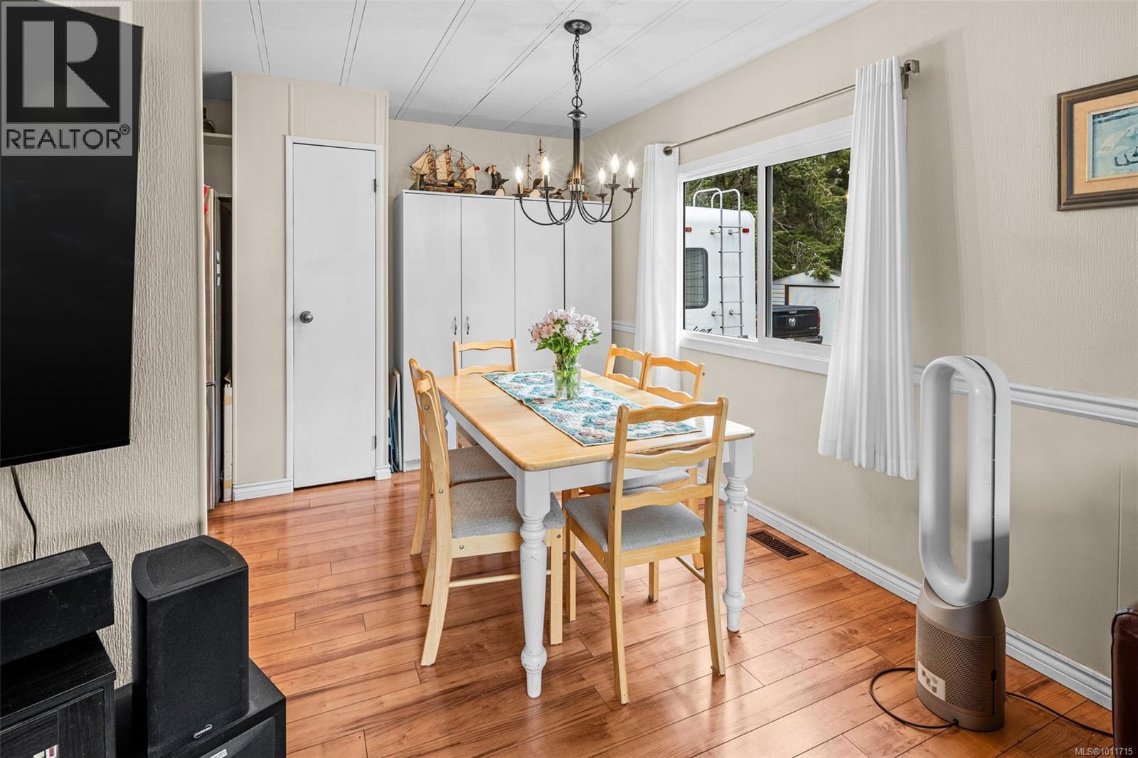 Photo 11 of 3 2607 Selwyn Rd, Langford BC