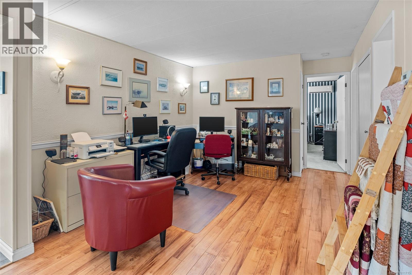 Photo 17 of 3 2607 Selwyn Rd, Langford BC