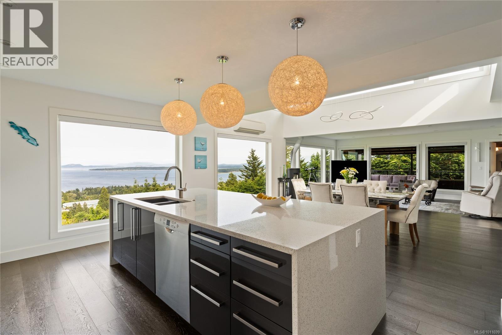 8853 Park Pacific Terr, North Saanich