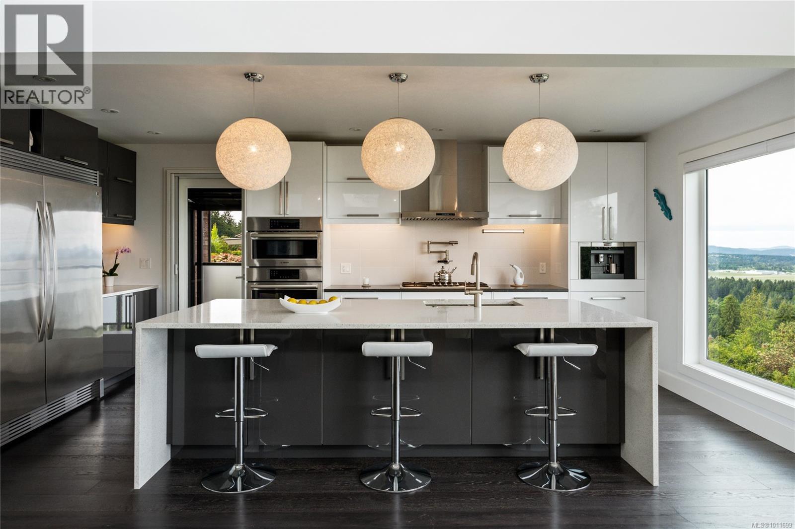 8853 Park Pacific Terr, North Saanich