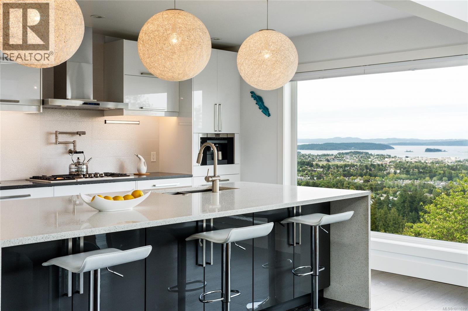 8853 Park Pacific Terr, North Saanich
