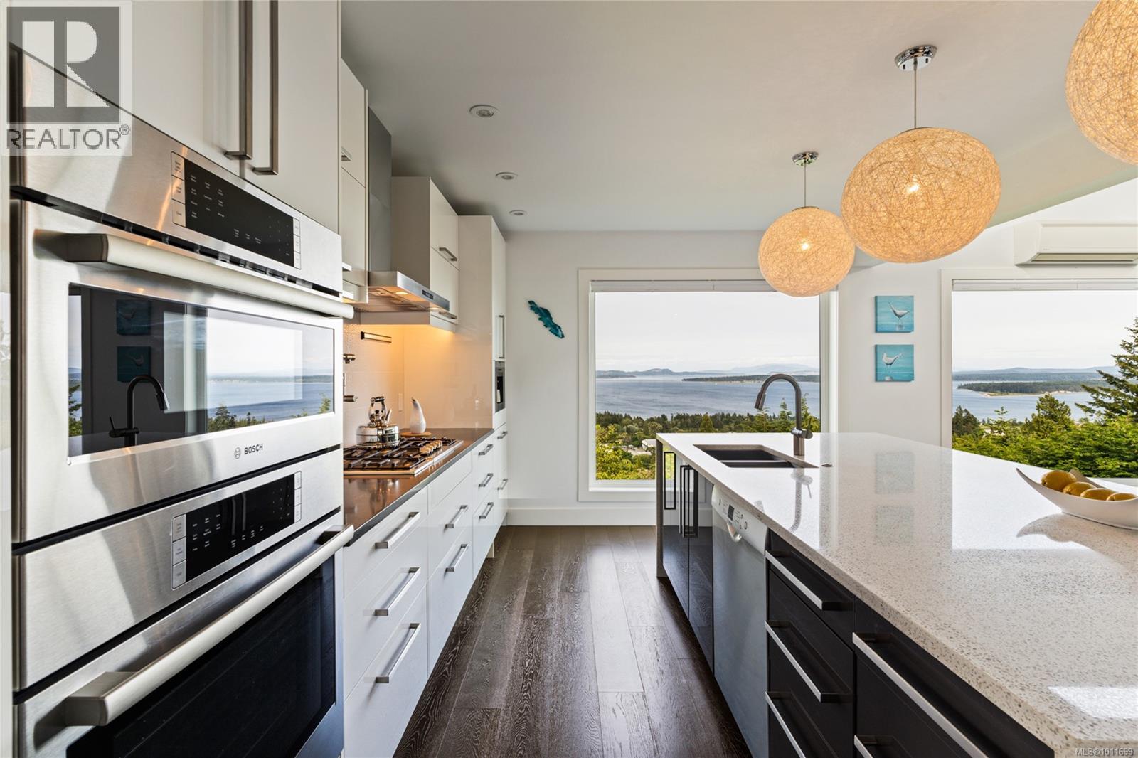 8853 Park Pacific Terr, North Saanich