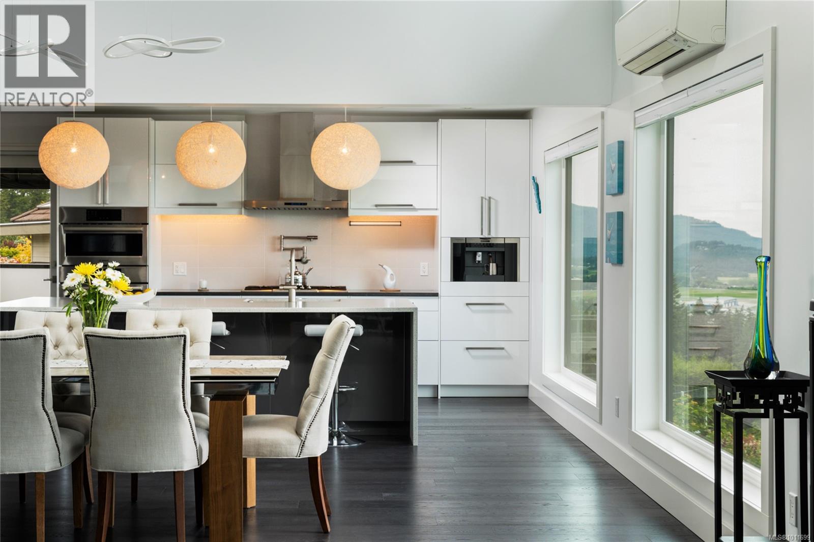 8853 Park Pacific Terr, North Saanich