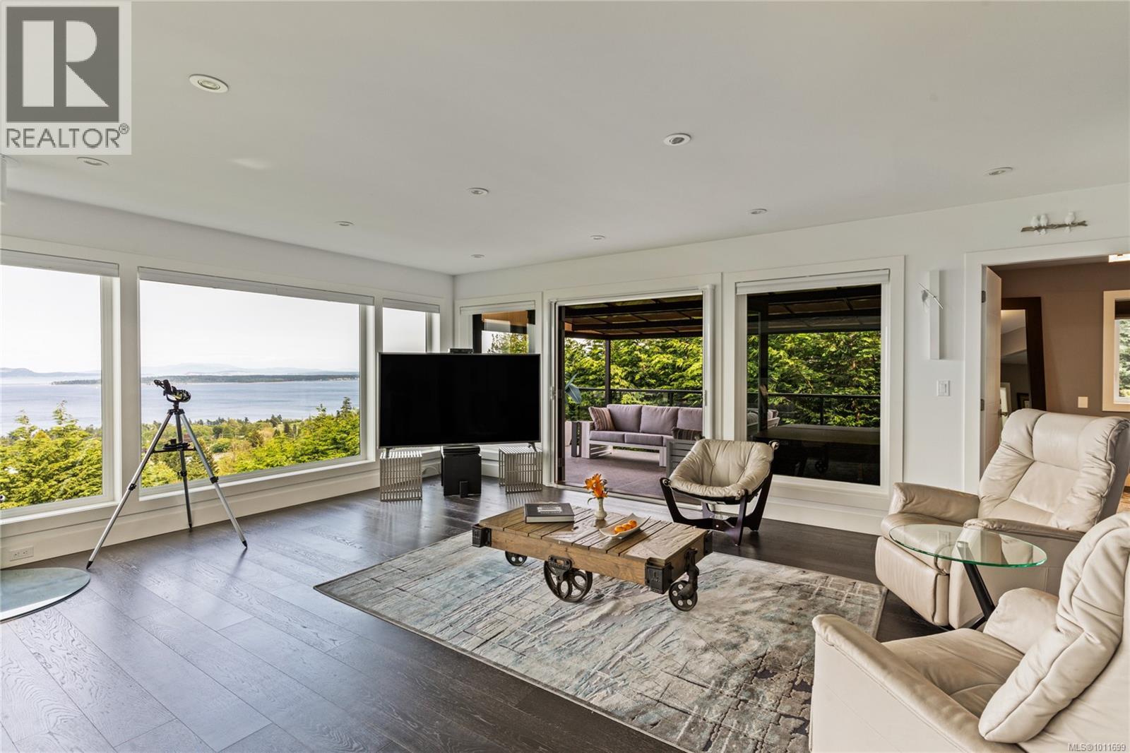 8853 Park Pacific Terr, North Saanich