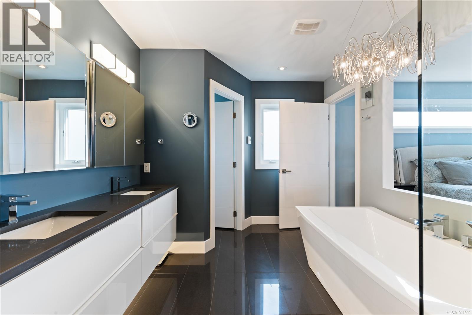 8853 Park Pacific Terr, North Saanich