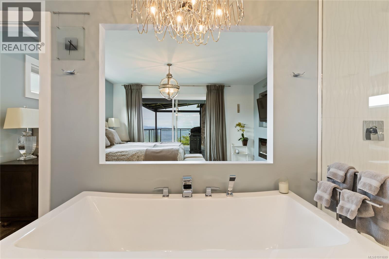 8853 Park Pacific Terr, North Saanich