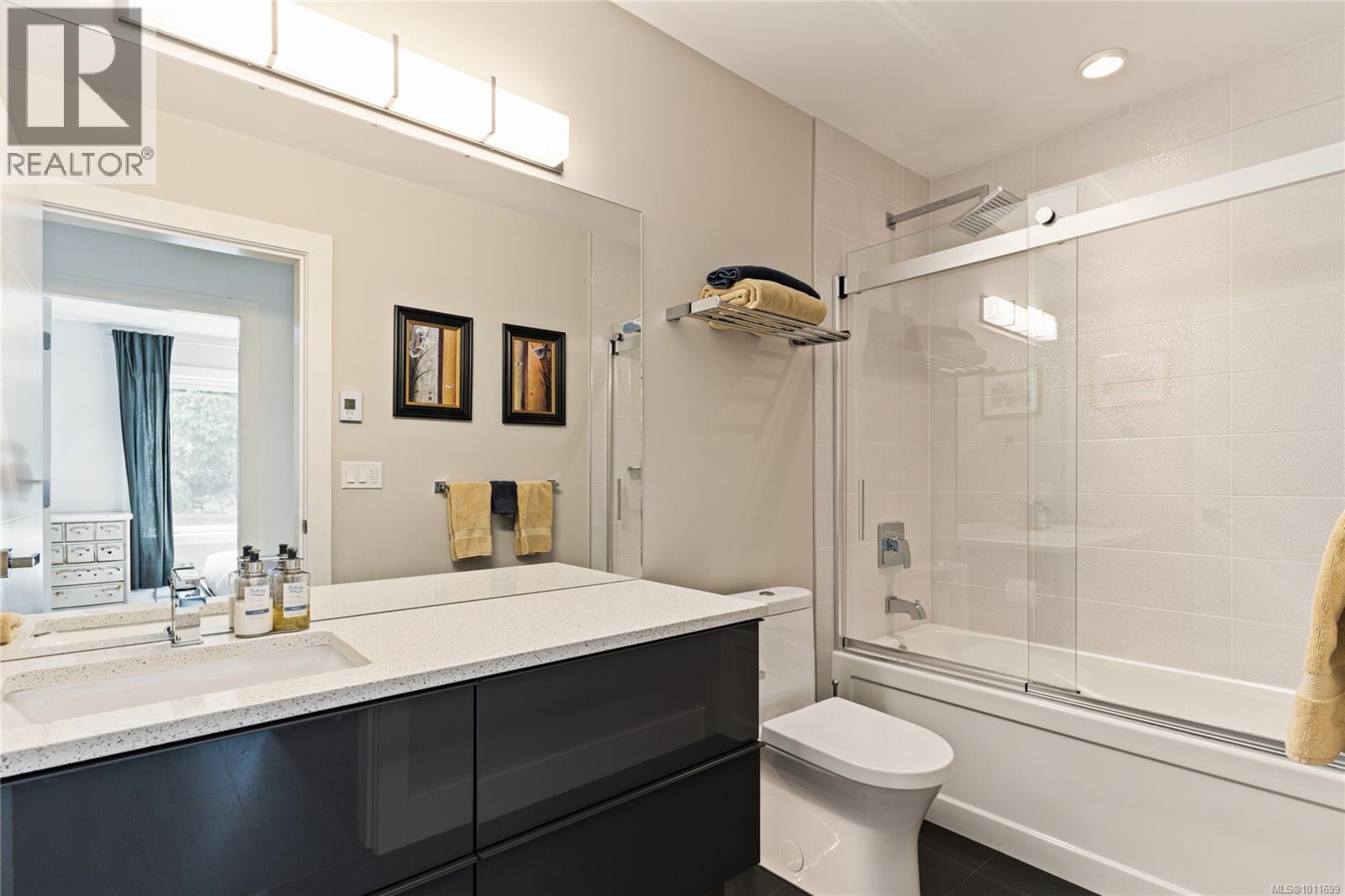 8853 Park Pacific Terr, North Saanich