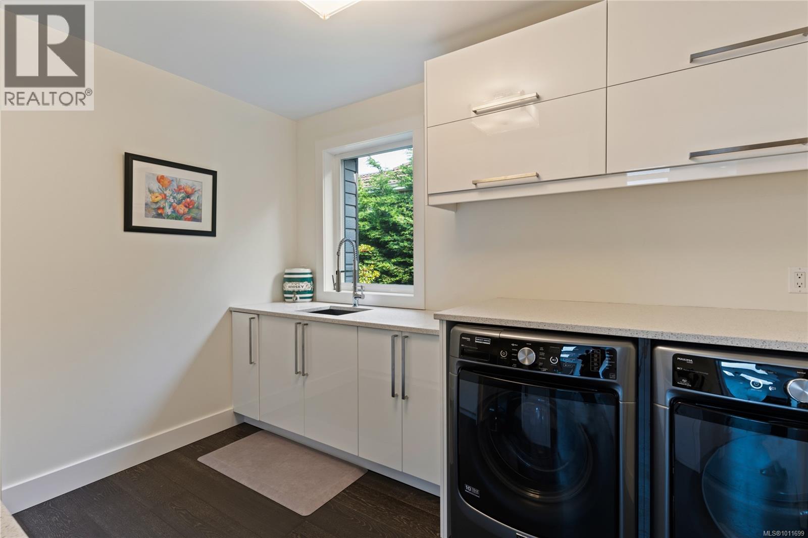 8853 Park Pacific Terr, North Saanich