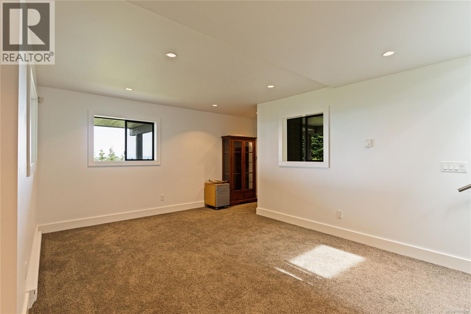 8853 Park Pacific Terr, North Saanich