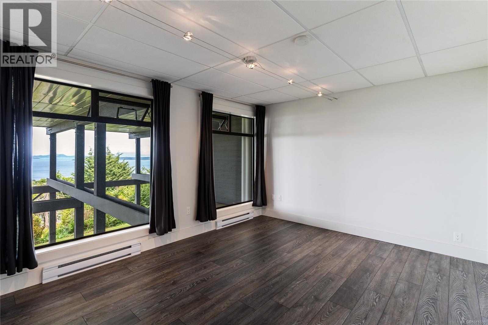 8853 Park Pacific Terr, North Saanich