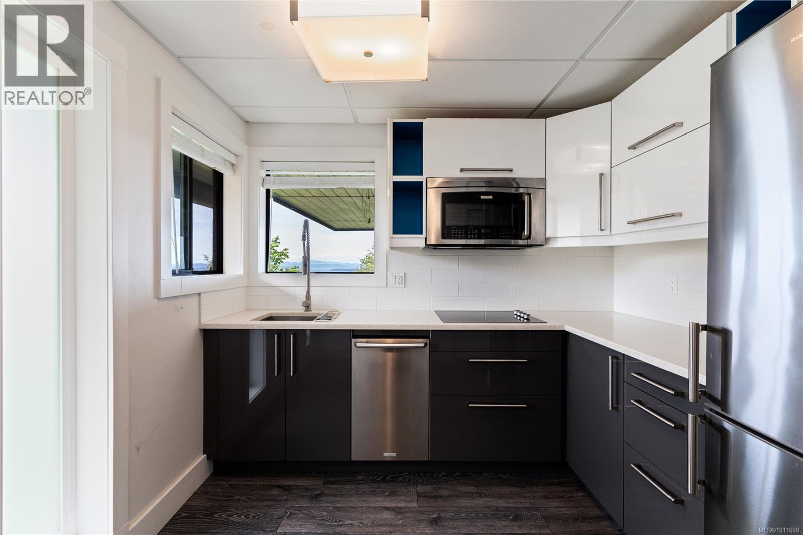 8853 Park Pacific Terr, North Saanich