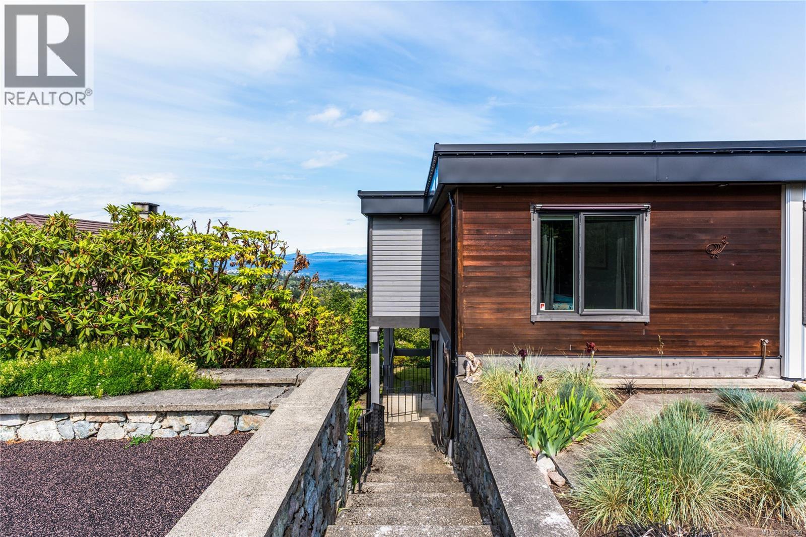 8853 Park Pacific Terr, North Saanich