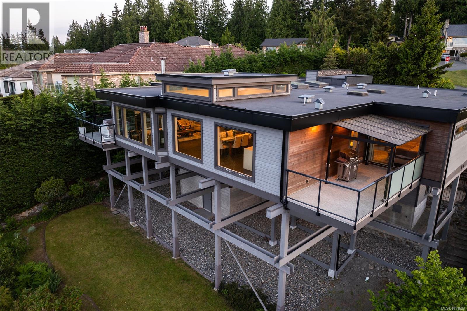 8853 Park Pacific Terr, North Saanich