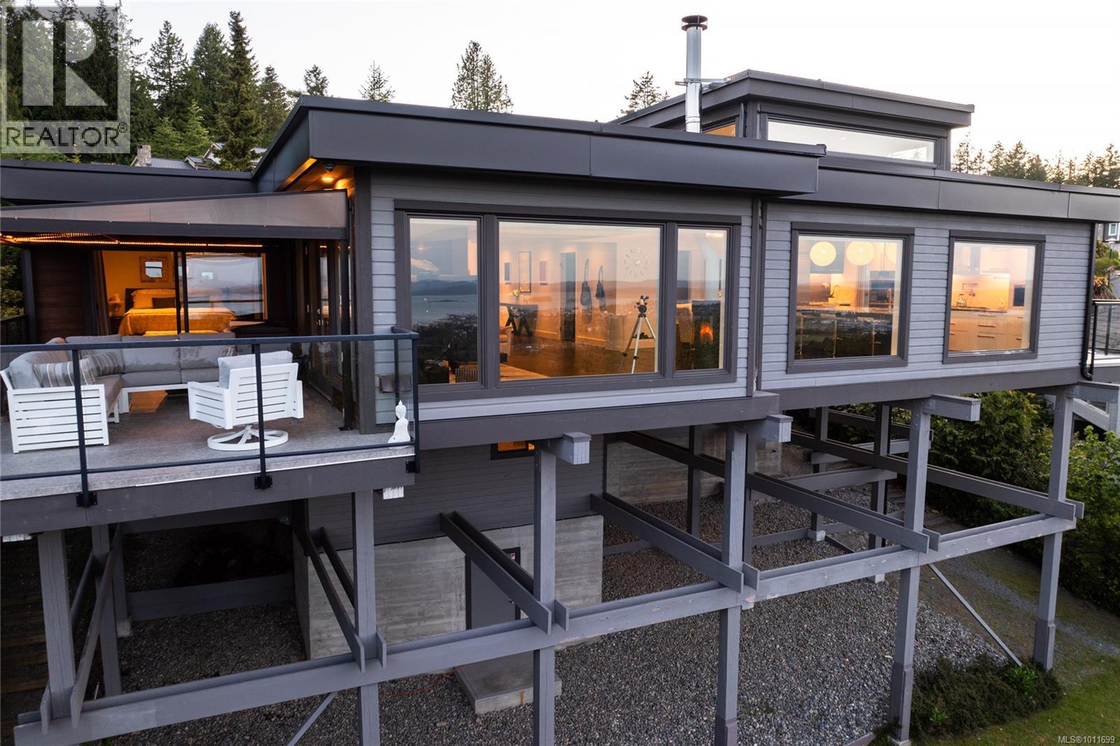 8853 Park Pacific Terr, North Saanich