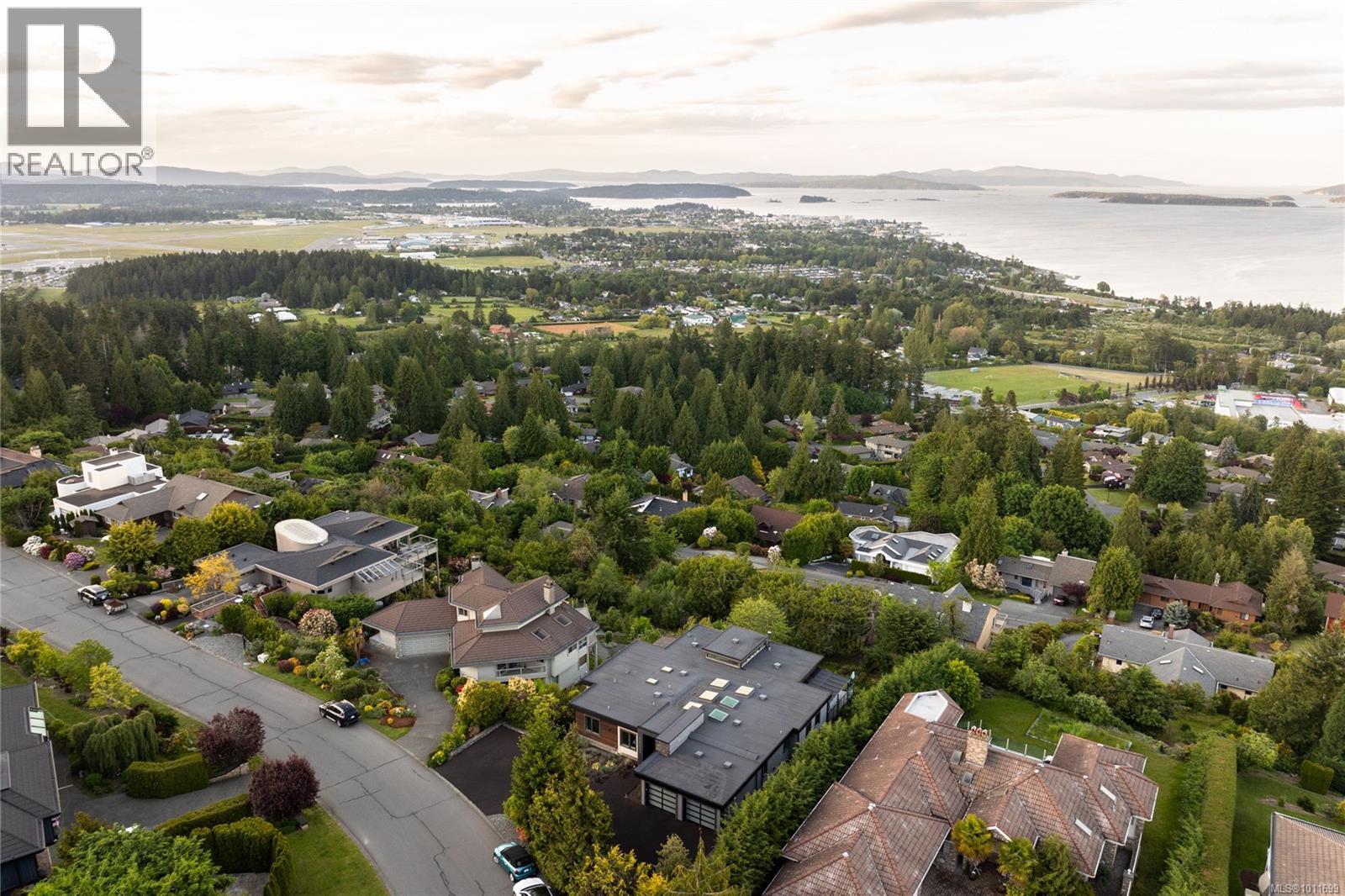 8853 Park Pacific Terr, North Saanich