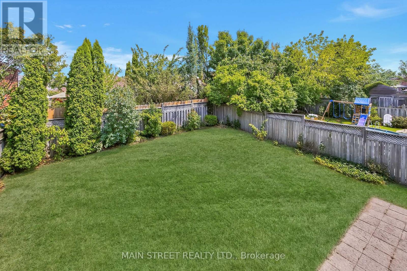 Photo 33 of 94 Silver Maple Crescent, Barrie ON