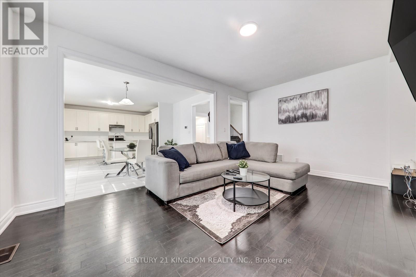 Photo 4 of 983 Langford Boulevard, Bradford West Gwillimbury ON