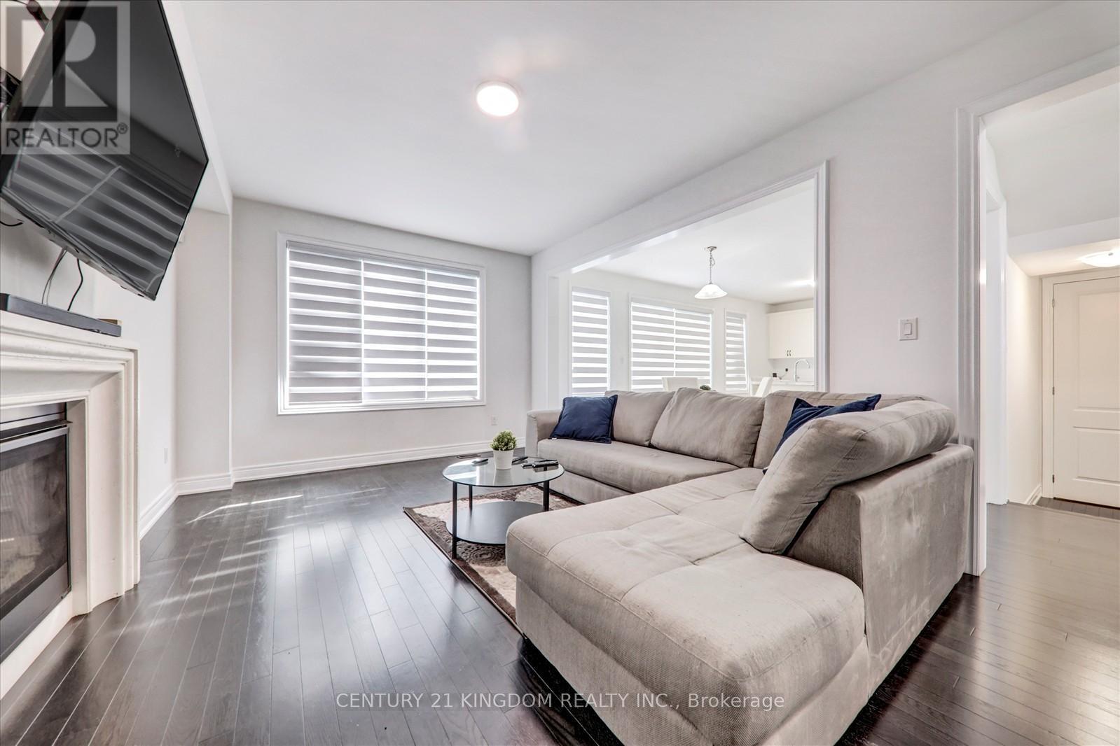 Photo 19 of 983 Langford Boulevard, Bradford West Gwillimbury ON