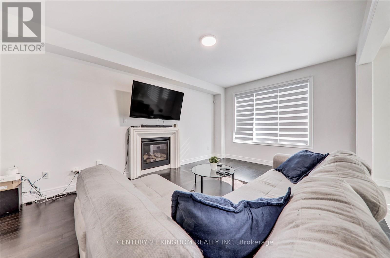 Photo 29 of 983 Langford Boulevard, Bradford West Gwillimbury ON