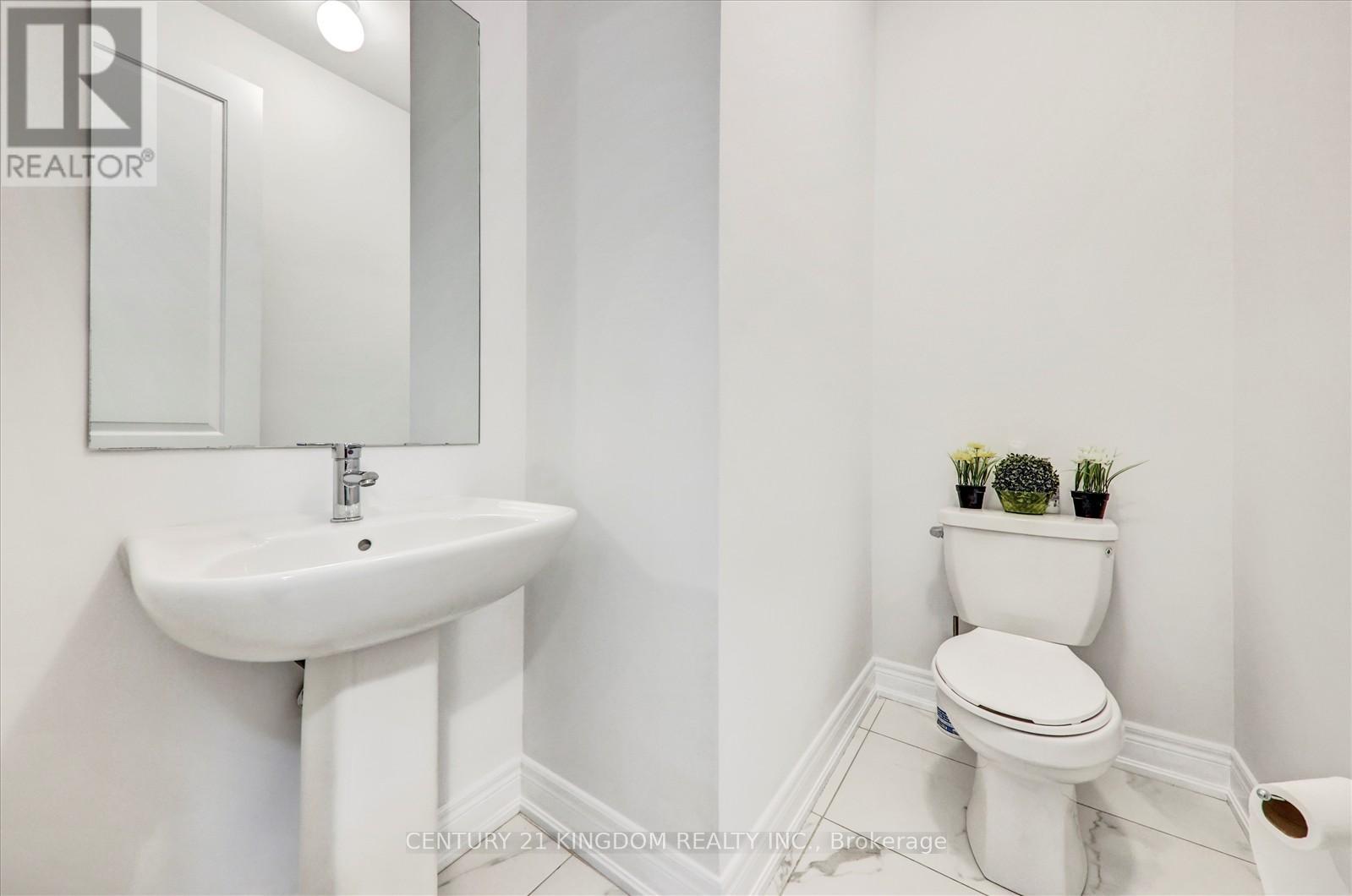Photo 1 of 983 Langford Boulevard, Bradford West Gwillimbury ON