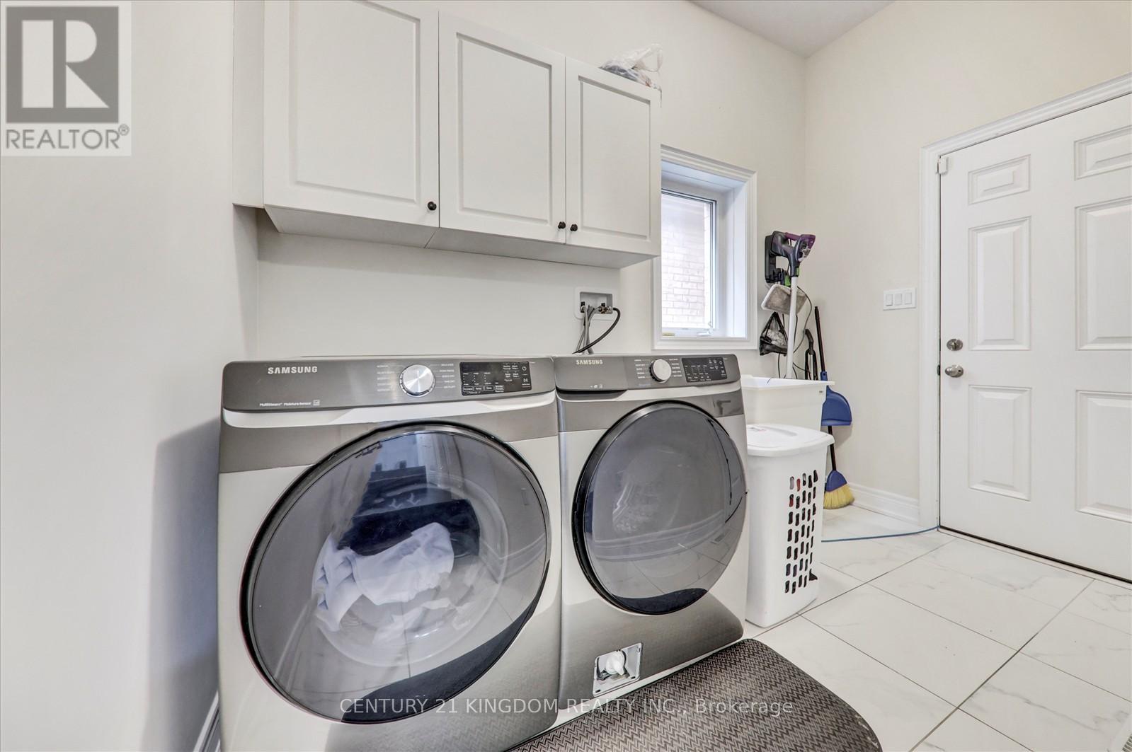 Photo 20 of 983 Langford Boulevard, Bradford West Gwillimbury ON