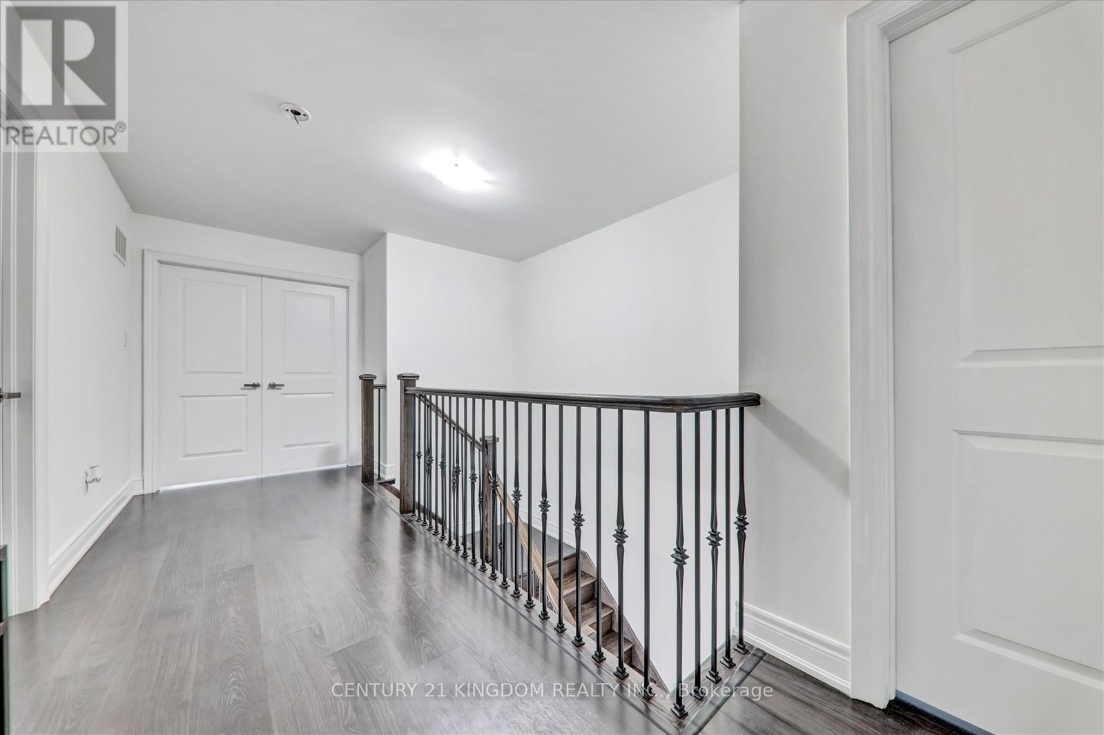 Photo 11 of 983 Langford Boulevard, Bradford West Gwillimbury ON