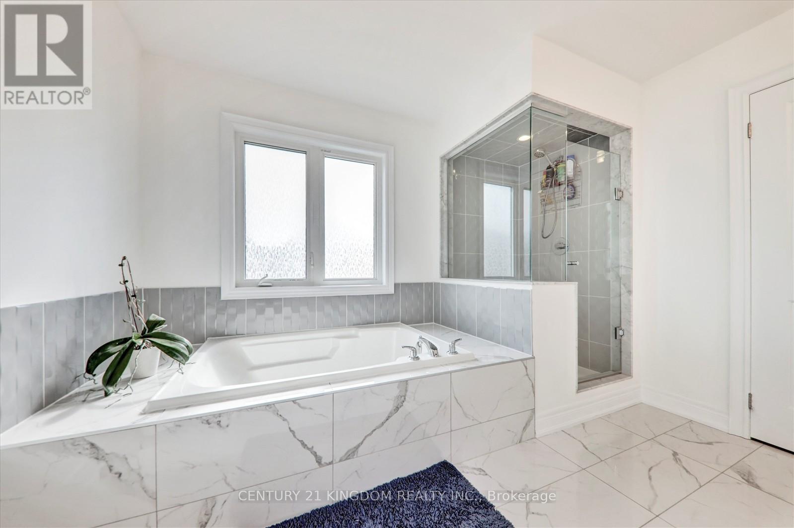 Photo 18 of 983 Langford Boulevard, Bradford West Gwillimbury ON