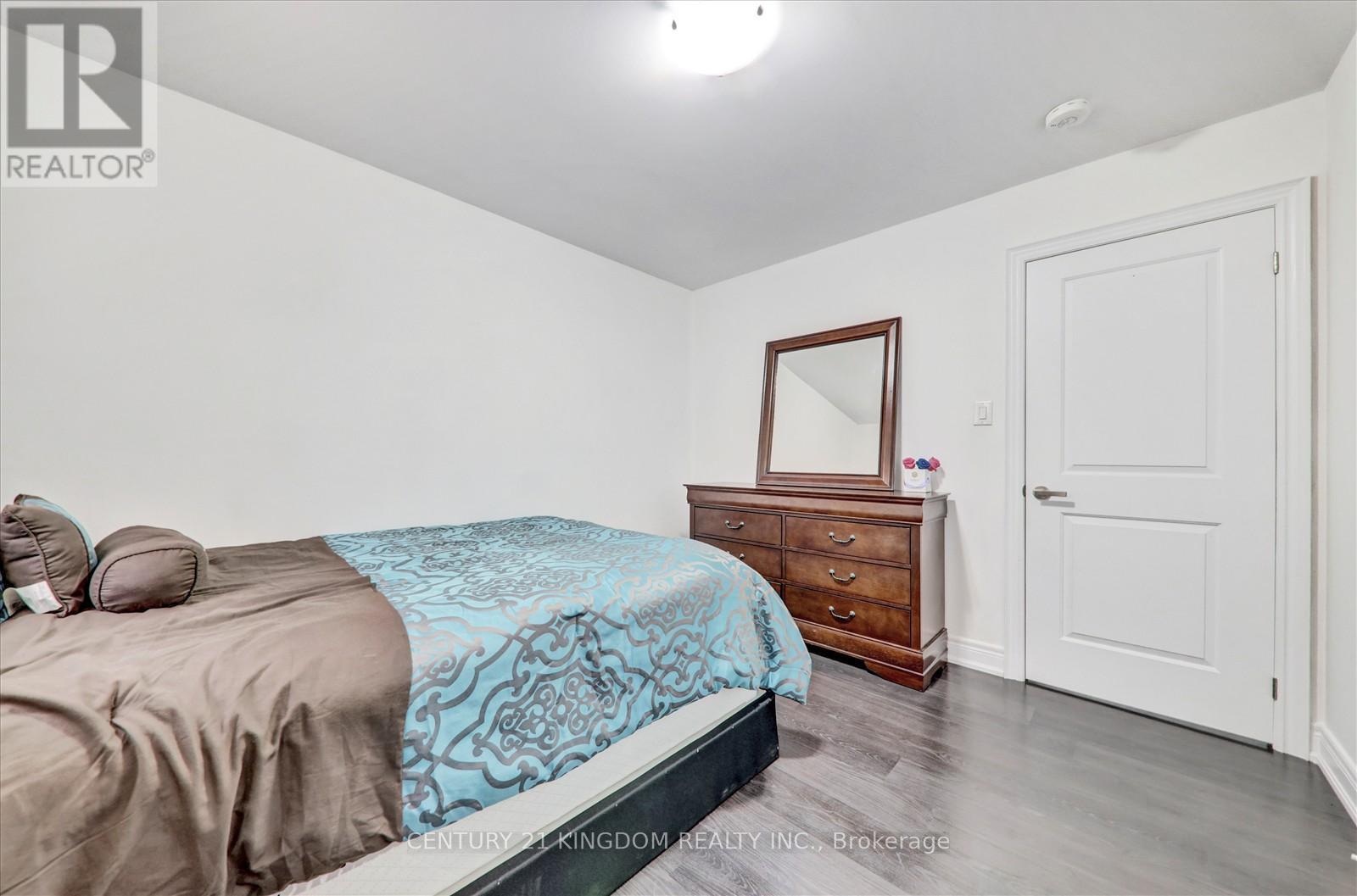 Photo 33 of 983 Langford Boulevard, Bradford West Gwillimbury ON