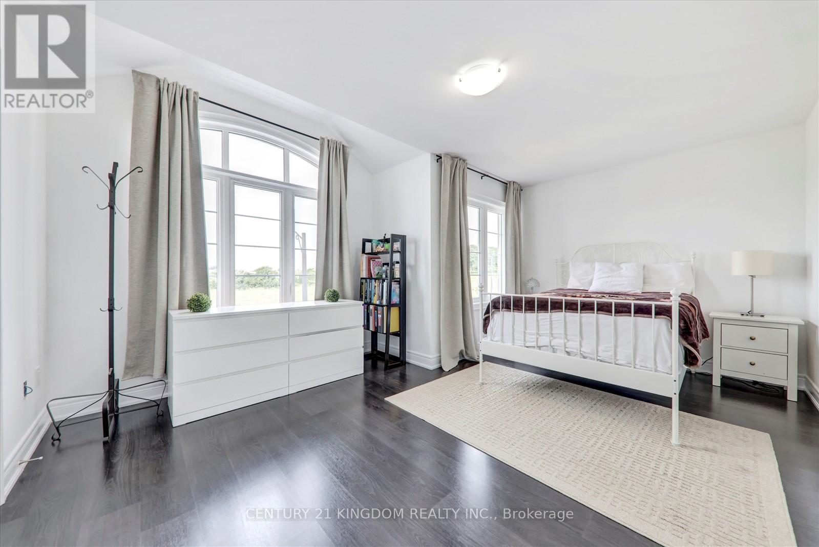 Photo 31 of 983 Langford Boulevard, Bradford West Gwillimbury ON