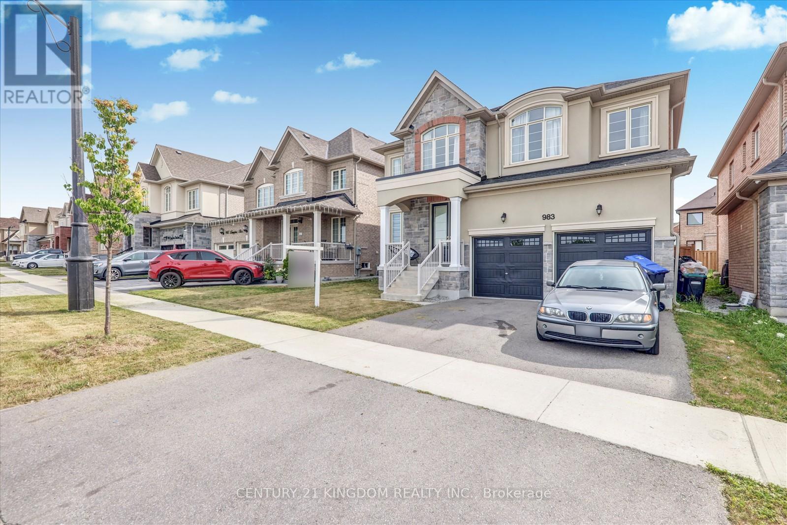 Photo 35 of 983 Langford Boulevard, Bradford West Gwillimbury ON