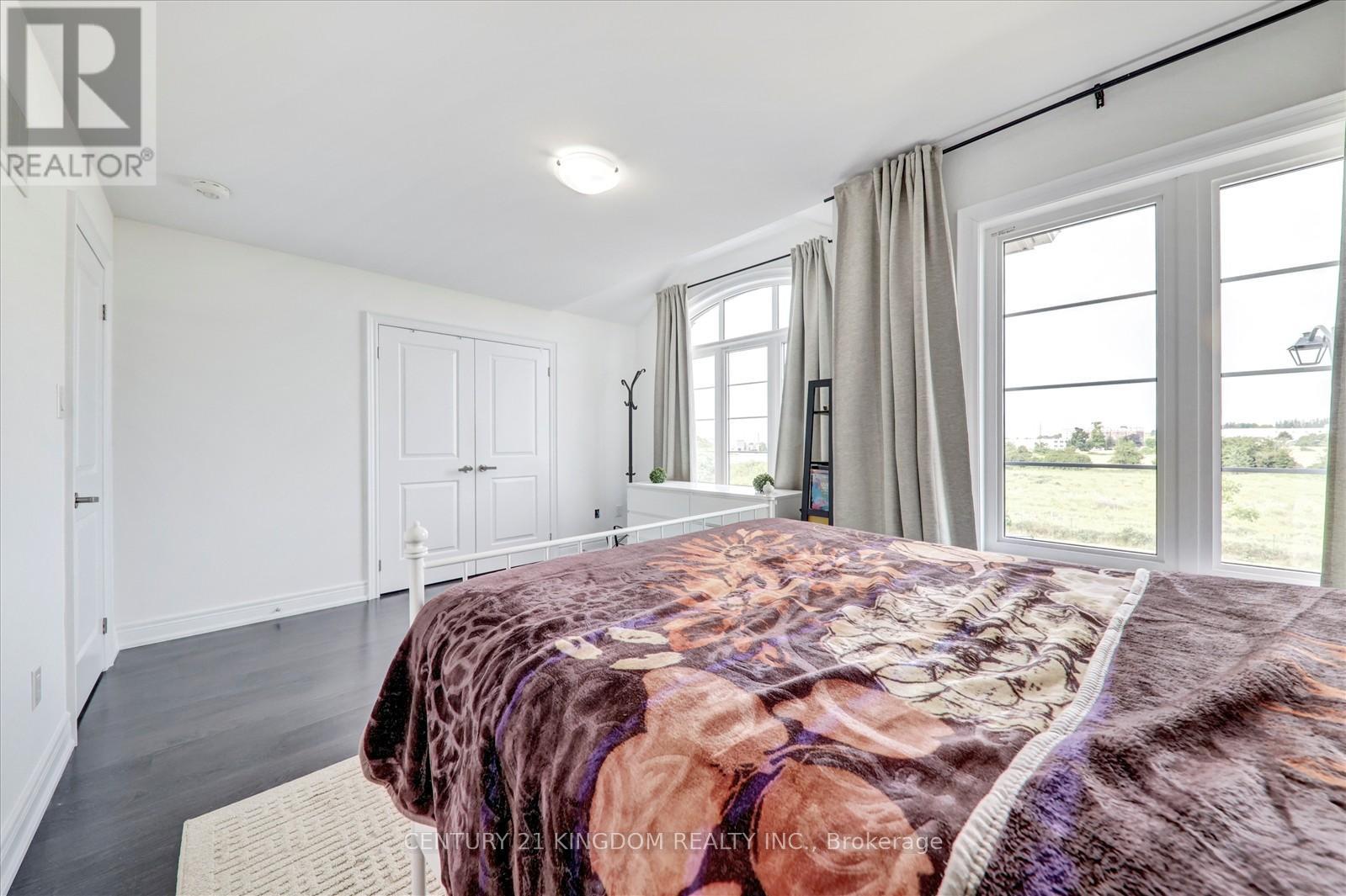 Photo 26 of 983 Langford Boulevard, Bradford West Gwillimbury ON