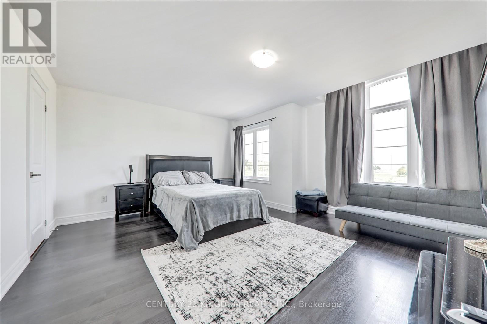 Photo 2 of 983 Langford Boulevard, Bradford West Gwillimbury ON